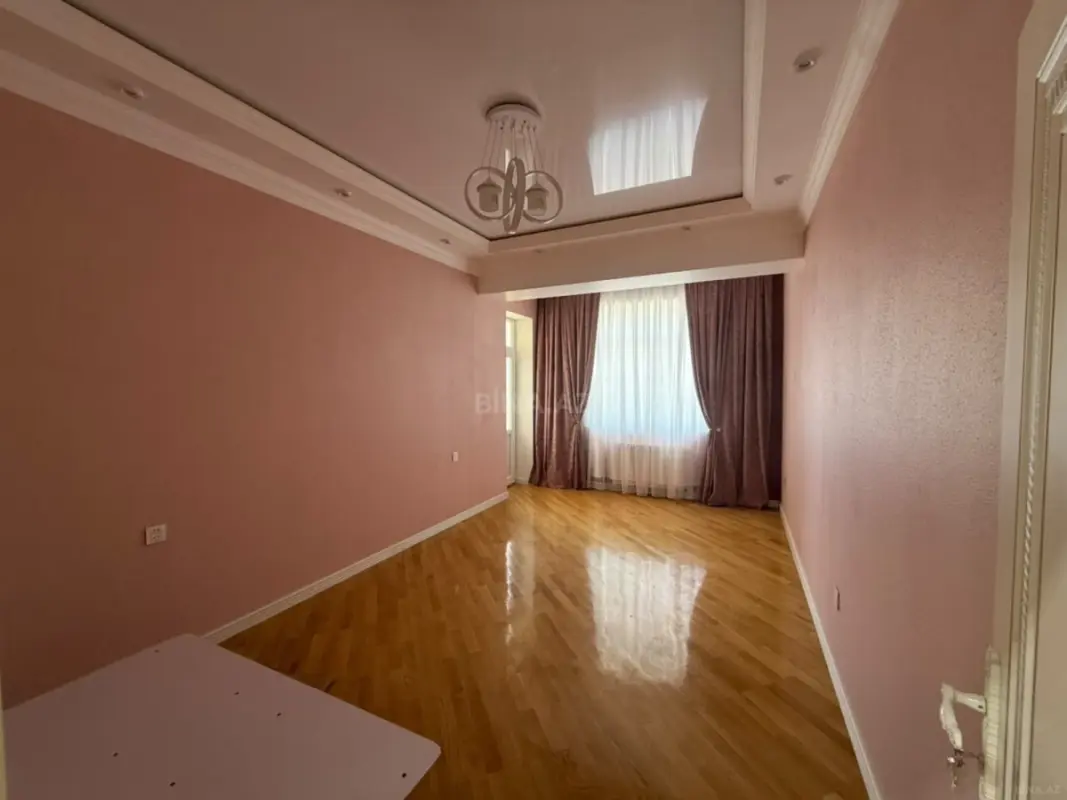 Satılır 3 otaqlı mənzil 118.8 m²
