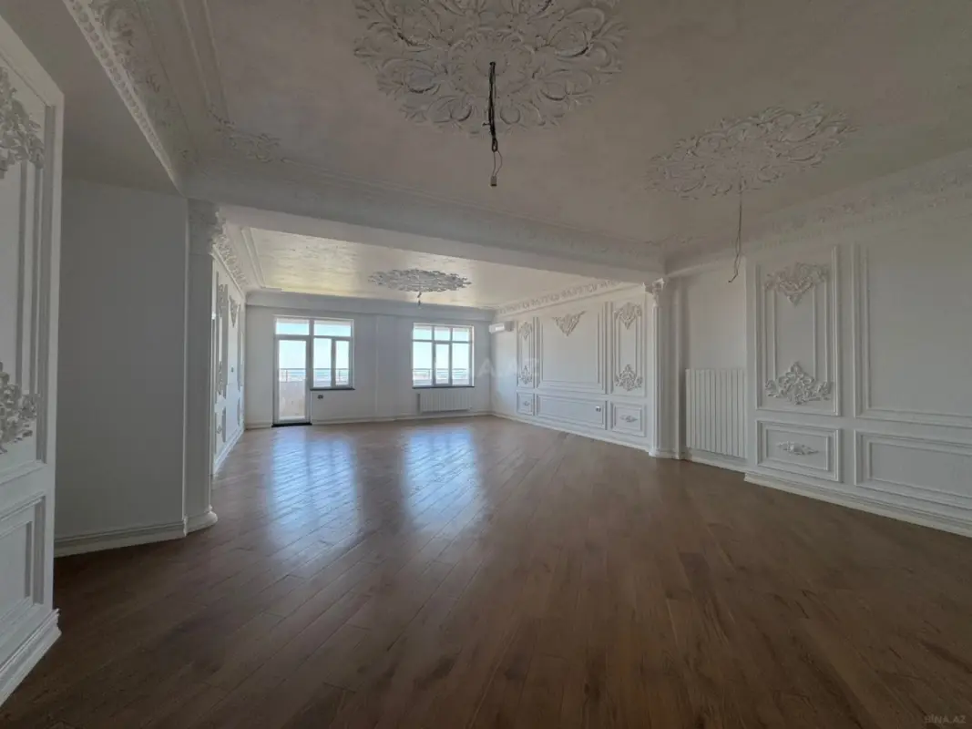 Satılır 12 otaqlı mənzil 1000 m²