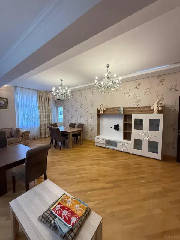 Satılır 3 otaqlı mənzil 138 m²