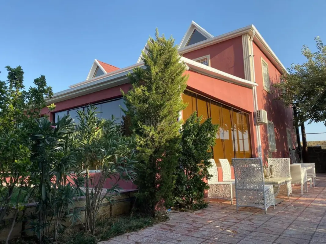 Satılır 9 otaqlı həyət evi 500 m²
