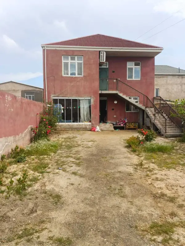 Satılır 6 otaqlı həyət evi 180 m²