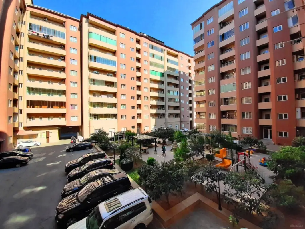 Satılır 4 otaqlı mənzil 170 m²