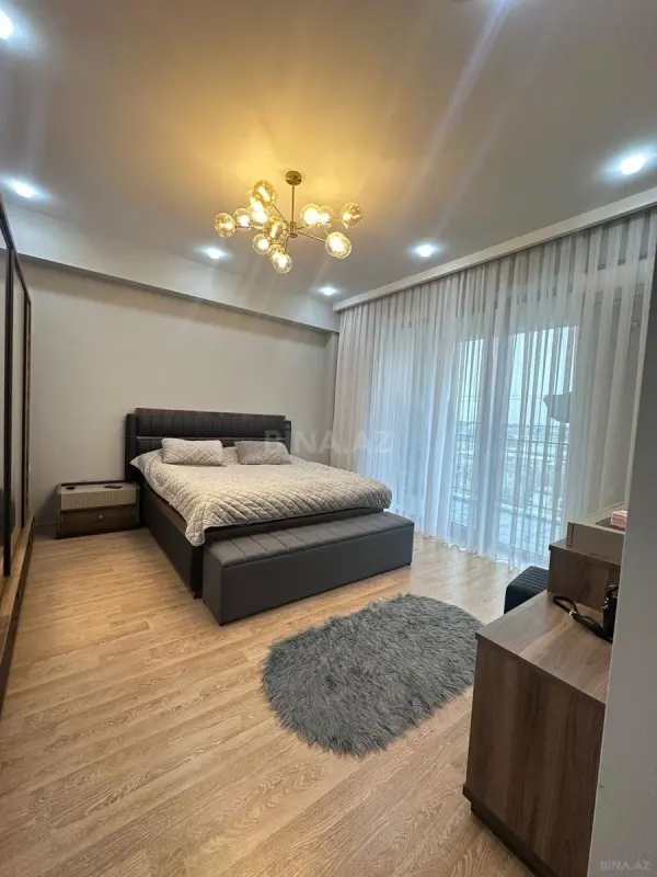 Kirayə verilir 4 otaqlı mənzil 160 m²