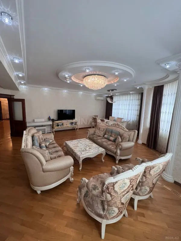 Satılır 4 otaqlı mənzil 200 m²