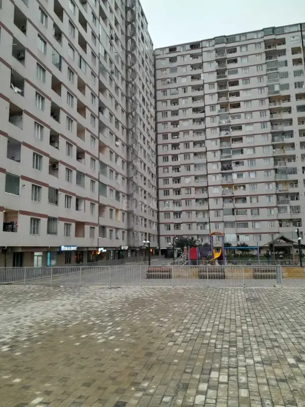 Satılır 3 otaqlı mənzil 135 m²