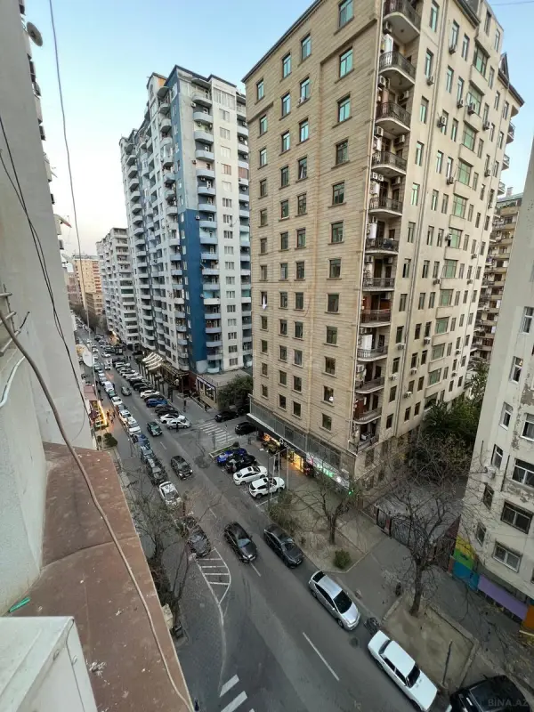 Satılır 6 otaqlı mənzil 560 m²