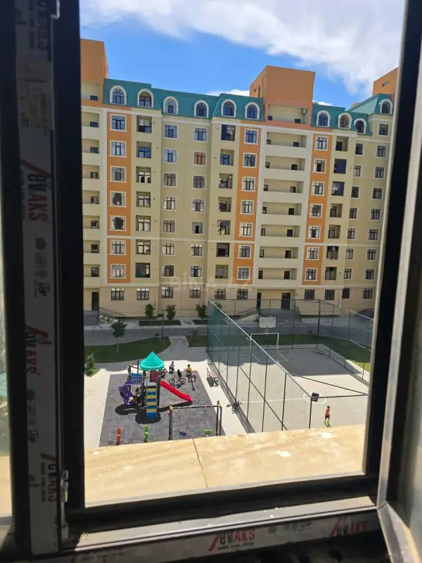 Satılır 3 otaqlı mənzil 138 m²