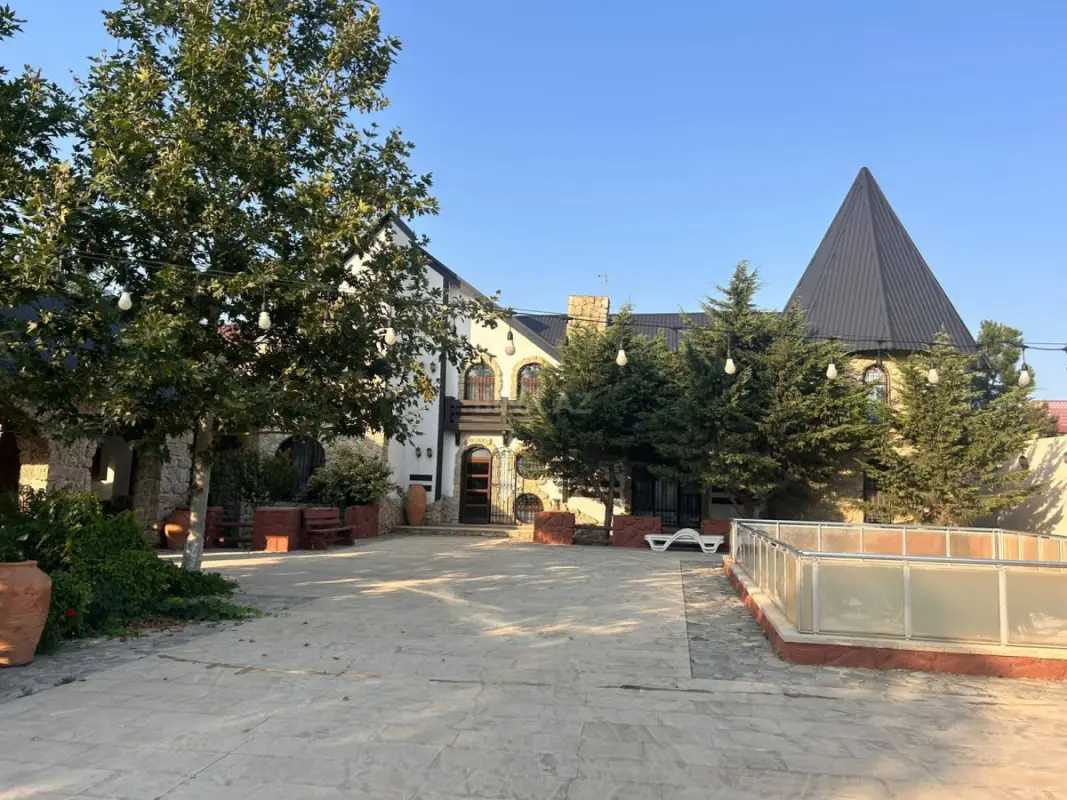Satılır 6 otaqlı həyət evi 241 m²