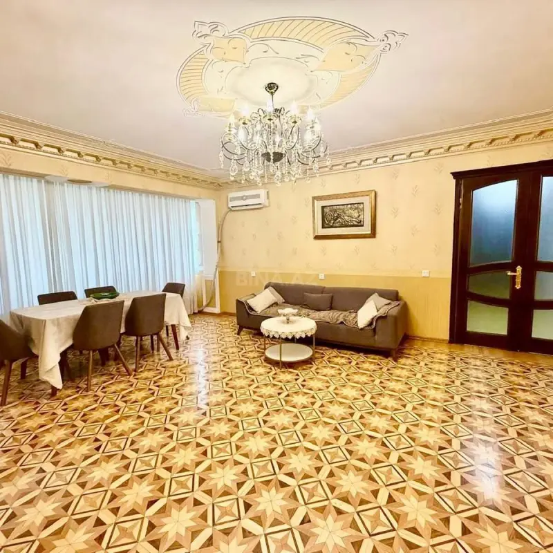 Satılır 4 otaqlı mənzil 120 m²