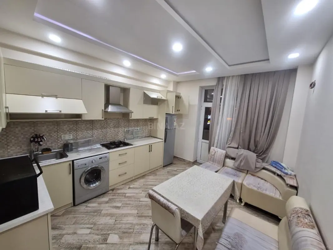 Kirayə verilir 4 otaqlı mənzil 225 m²
