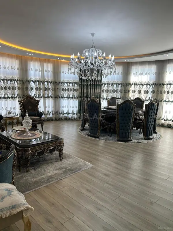 Satılır 4 otaqlı mənzil 226 m²