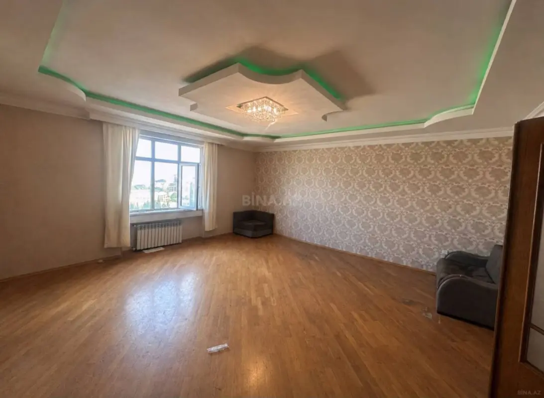 Satılır 3 otaqlı mənzil 135 m²