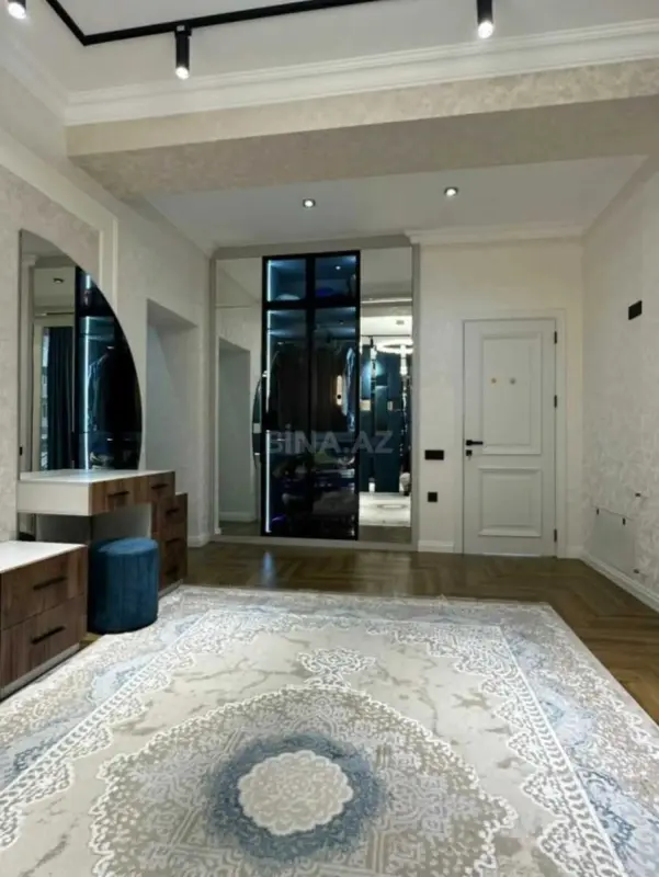 Satılır 3 otaqlı mənzil 145 m²