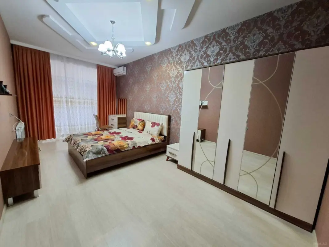Kirayə verilir 2 otaqlı mənzil 110 m²