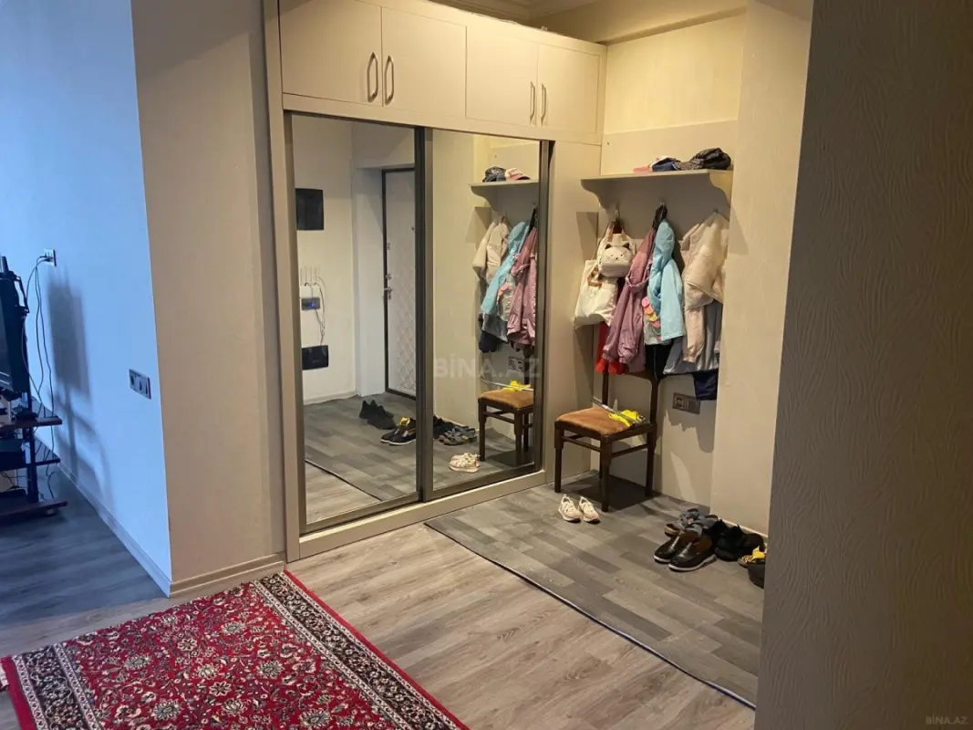 Satılır 4 otaqlı mənzil 142 m²