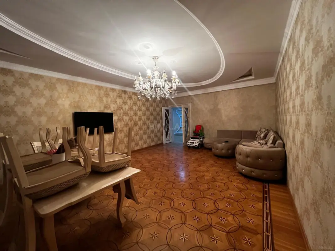 Kirayə verilir 4 otaqlı mənzil 200 m²