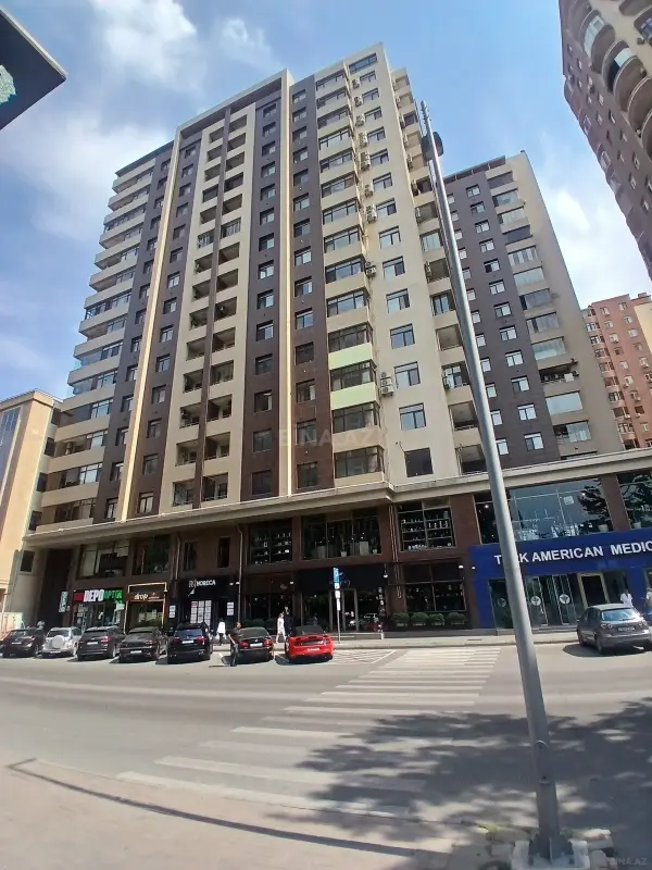 Satılır 3 otaqlı mənzil 107 m²