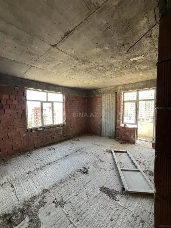 Satılır 3 otaqlı mənzil 152 m²