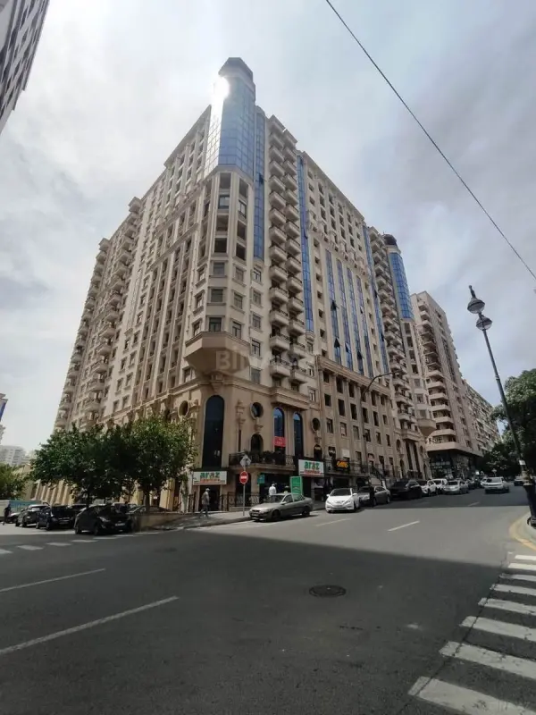Satılır obyekt 200 m²