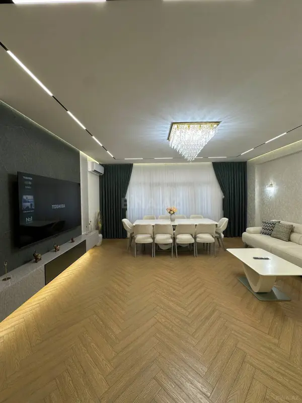 Satılır 4 otaqlı mənzil 186 m²