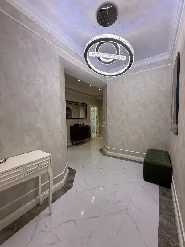 Satılır 2 otaqlı mənzil 115 m²