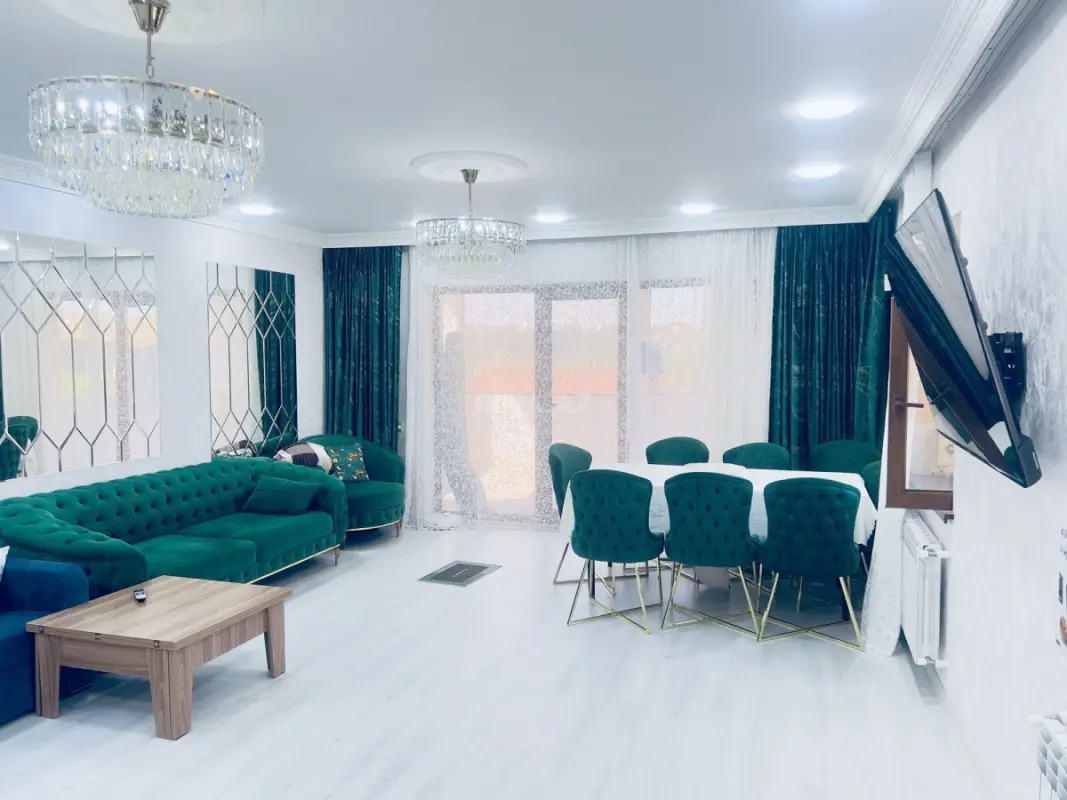 Satılır 7 otaqlı həyət evi 300 m²