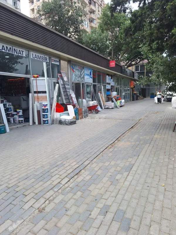 Satılır obyekt 212 m²
