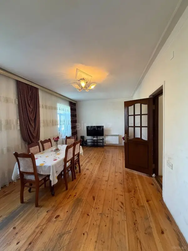 Satılır 6 otaqlı həyət evi 200 m²