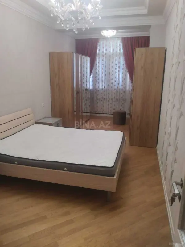 Satılır 3 otaqlı mənzil 150 m²