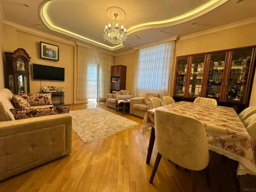 Satılır 3 otaqlı mənzil 145 m²