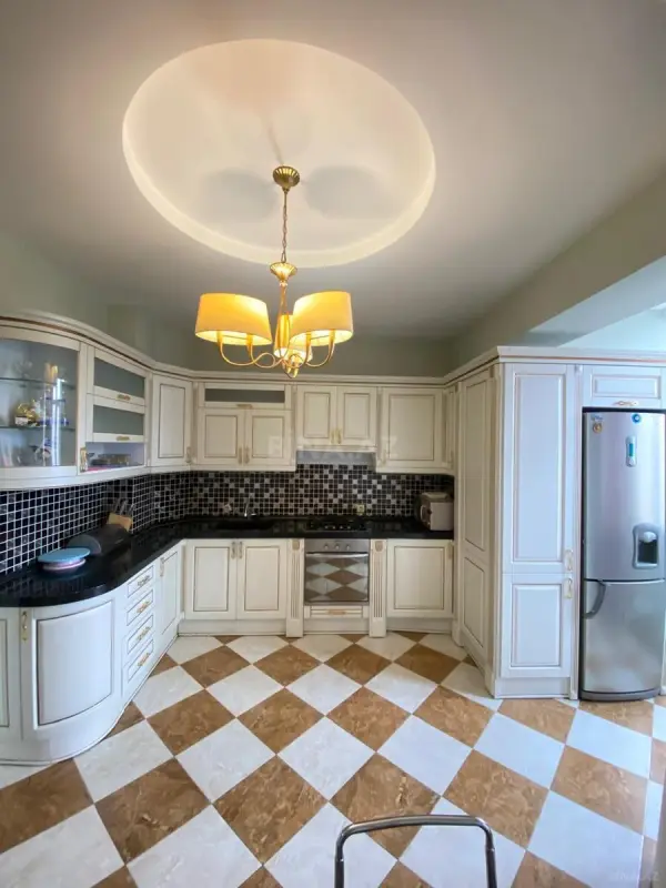 Kirayə verilir 2 otaqlı mənzil 85 m²