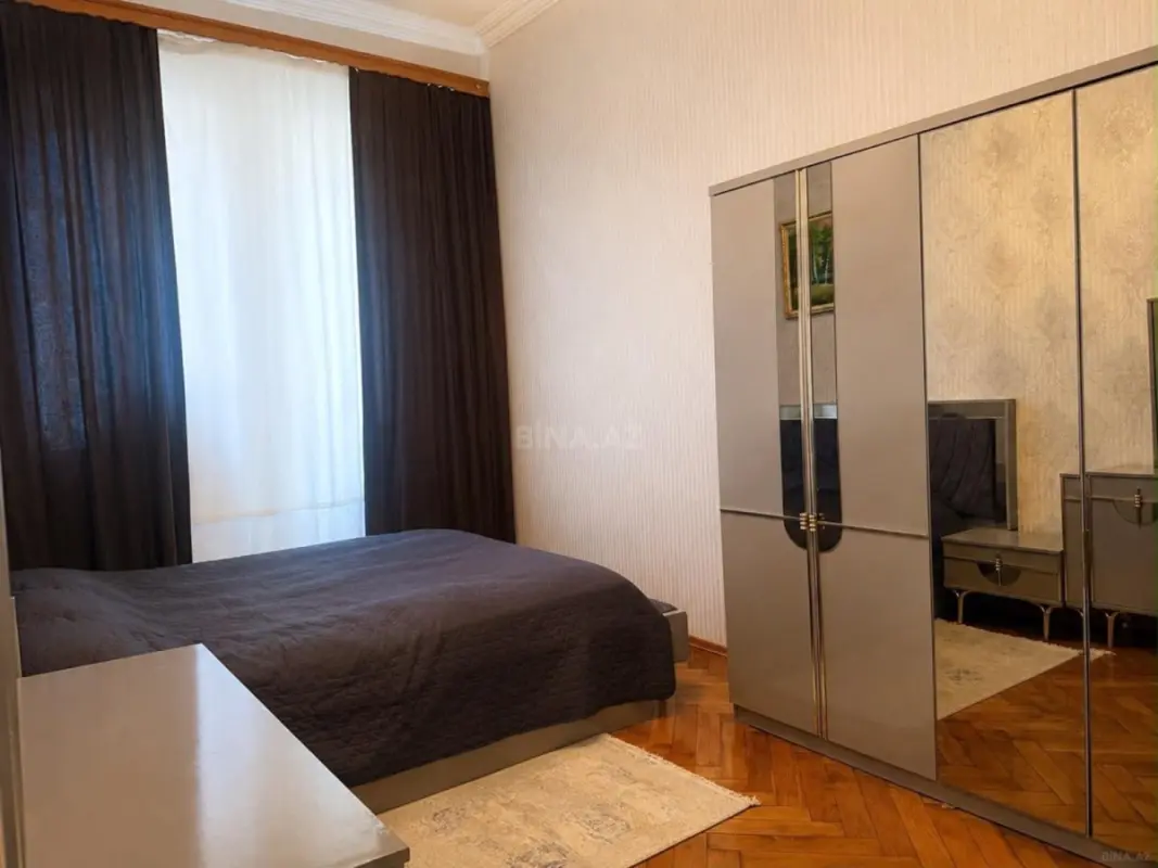 Satılır 3 otaqlı mənzil 130 m²