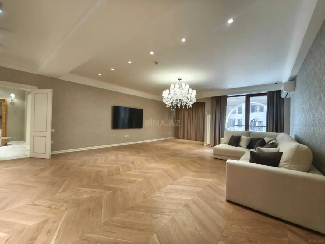 Kirayə verilir 4 otaqlı mənzil 250 m²