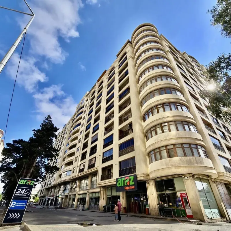 Satılır 3 otaqlı mənzil 137 m²