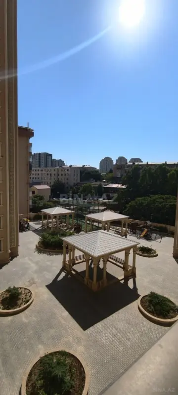 Kirayə verilir 3 otaqlı mənzil 165 m²
