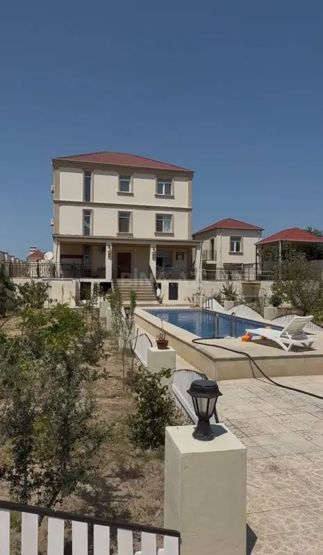 Satılır 7 otaqlı həyət evi 400 m²