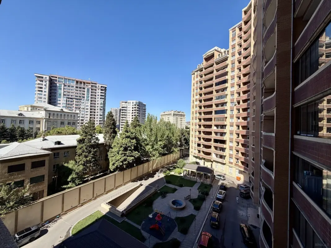 Kirayə verilir 3 otaqlı mənzil 137 m²