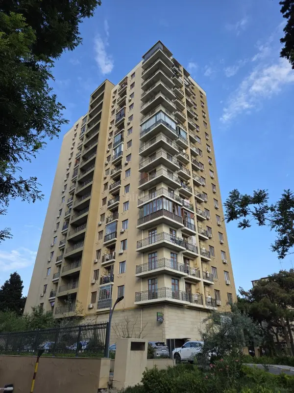Satılır 2 otaqlı mənzil 67 m²