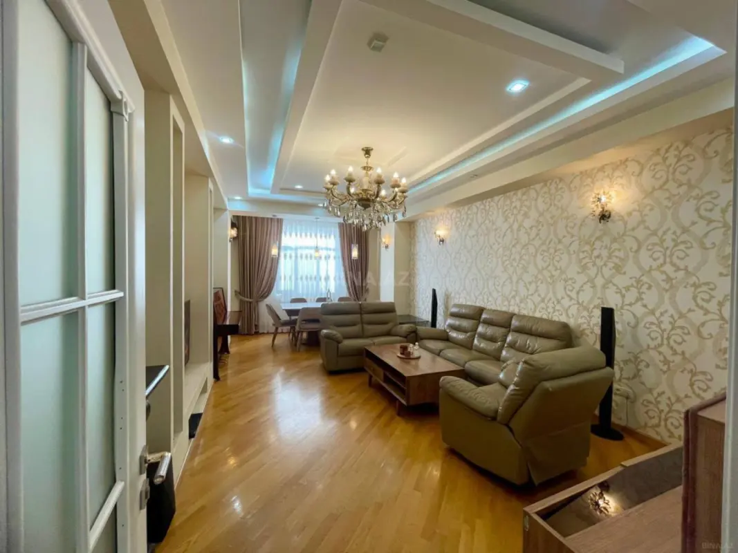 Satılır 3 otaqlı mənzil 133 m²