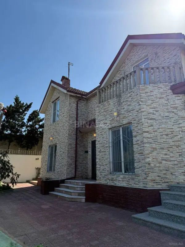 Satılır 5 otaqlı həyət evi 380 m²