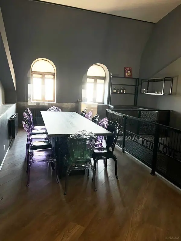 Kirayə verilir 4 otaqlı mənzil 235 m²