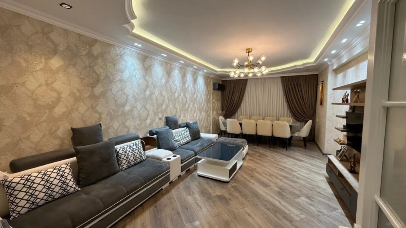 Satılır 3 otaqlı mənzil 128 m²