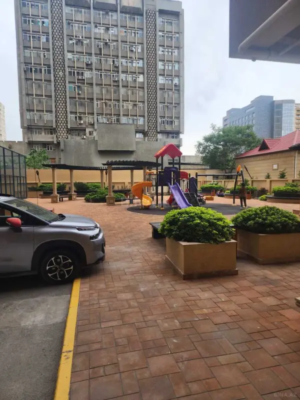 Satılır 3 otaqlı mənzil 107 m²