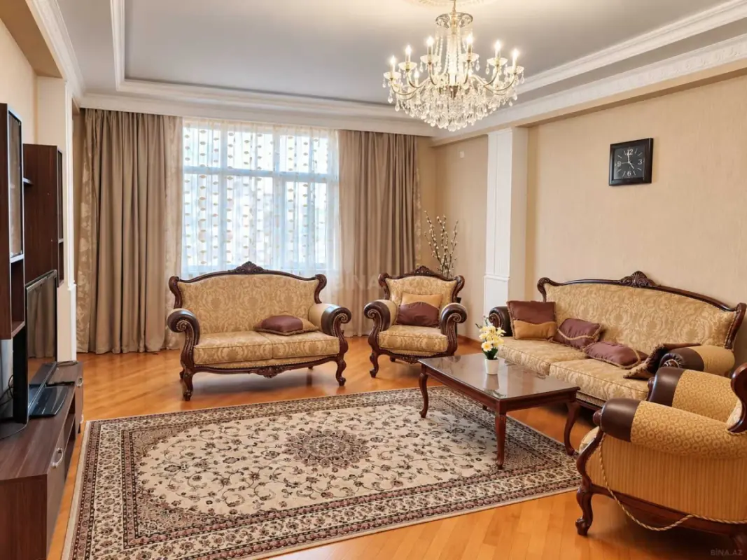 Kirayə verilir 4 otaqlı mənzil 170 m²