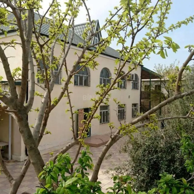 Satılır 5 otaqlı həyət evi 400 m²