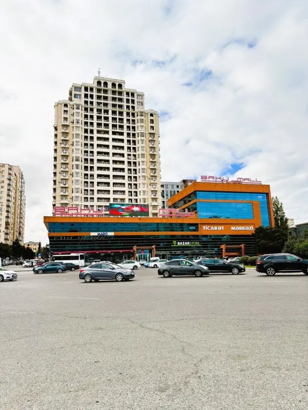 Satılır 3 otaqlı mənzil 126.7 m²