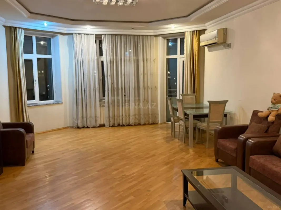 Kirayə verilir 3 otaqlı mənzil 160 m²