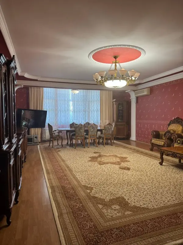 Satılır 7 otaqlı mənzil 340 m²