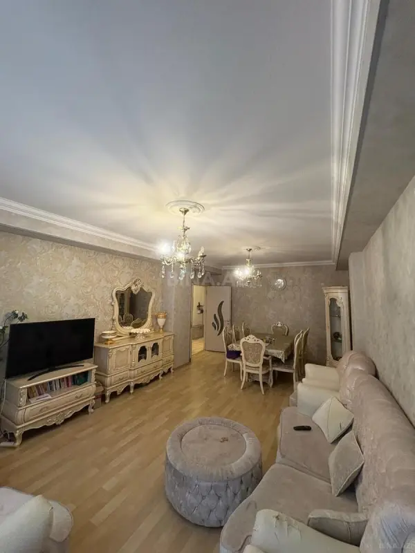 Satılır 2 otaqlı mənzil 92 m²