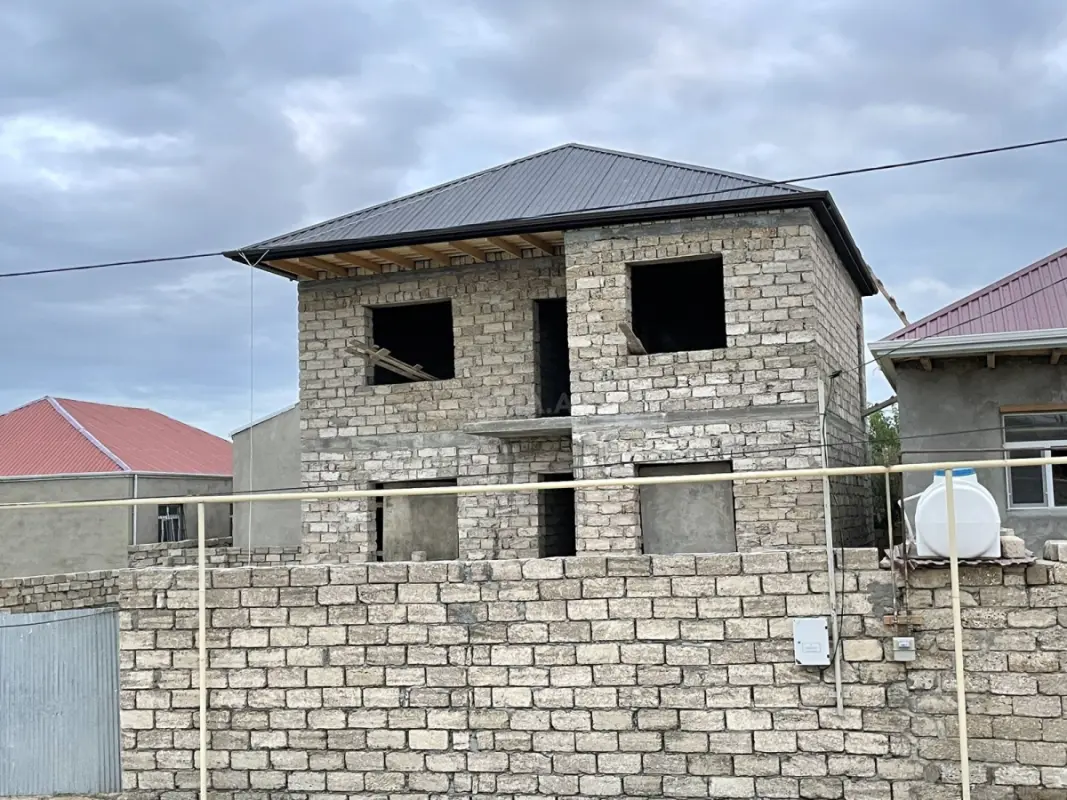 Satılır 5 otaqlı həyət evi 170 m²